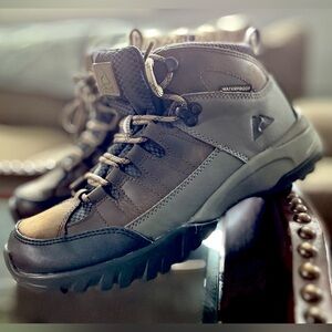 Ozark Trail Men's Meadows Waterproof
Casual Mid Hiking Boots Size: 7